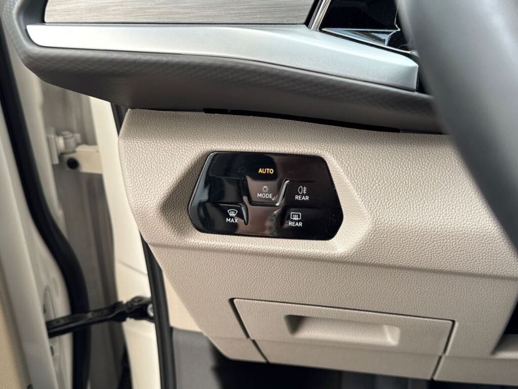Volkswagen Multivan 2024 Valkoinen