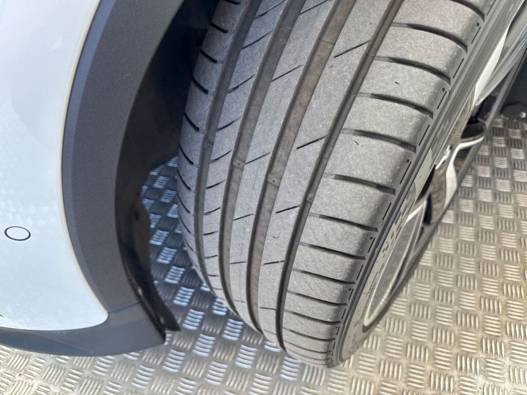 Polestar 2 2021 Valkoinen