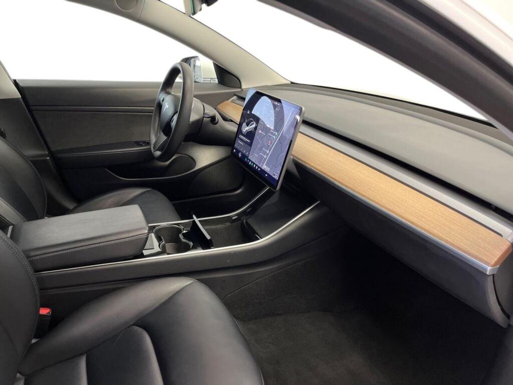 Tesla Model 3 2020 Valkoinen