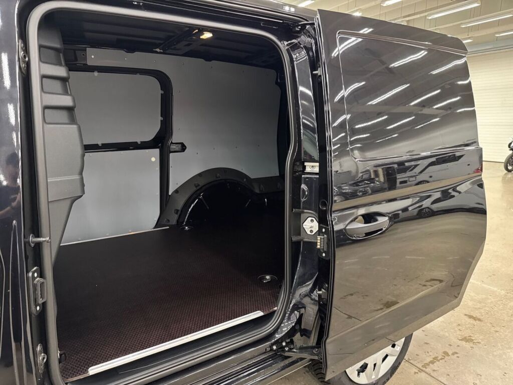 Ford Transit Connect 2026 Ink Black