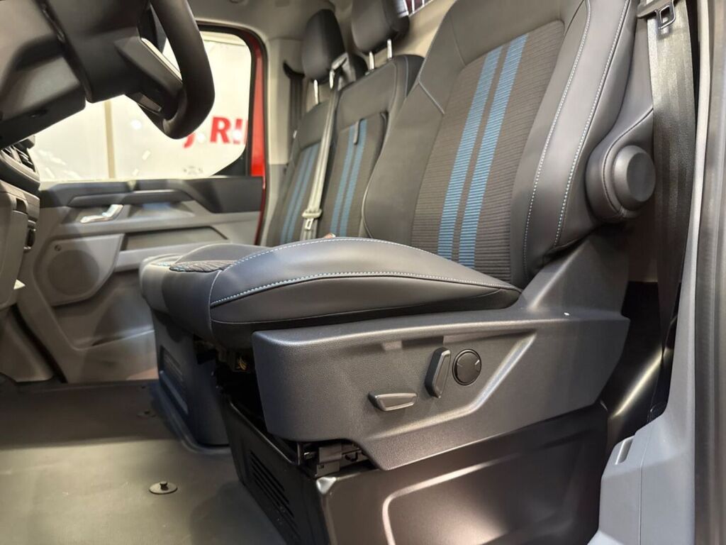 Ford Transit Custom 2026 Punainen