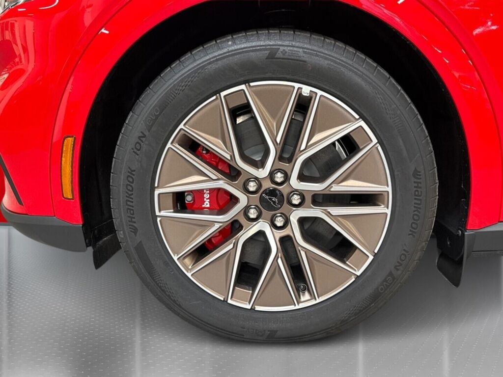 Ford Mustang Mach-E 2026 Punainen