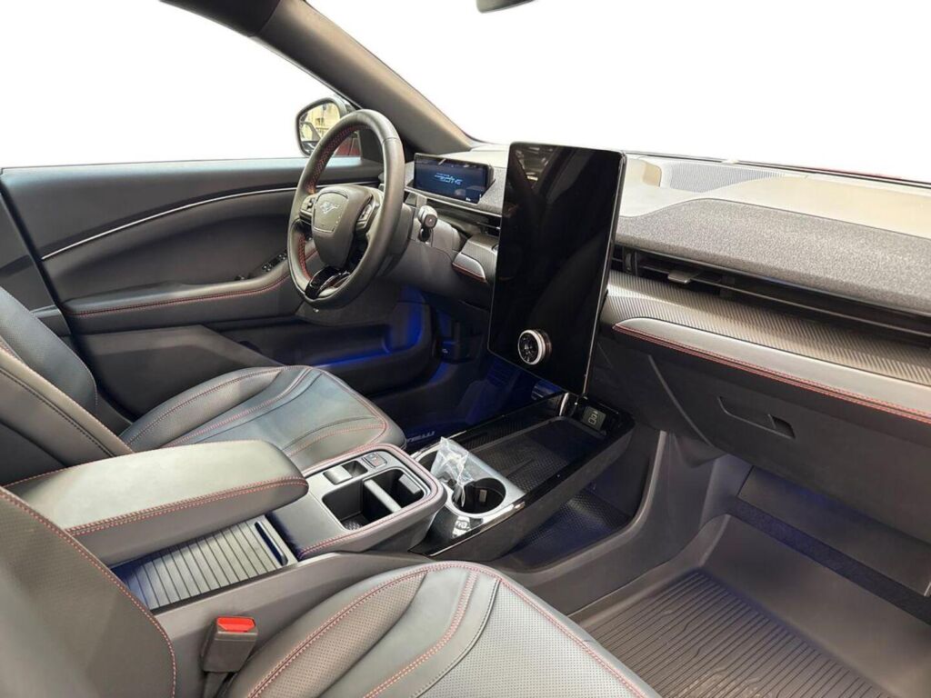 Ford Mustang Mach-E 2026 Punainen