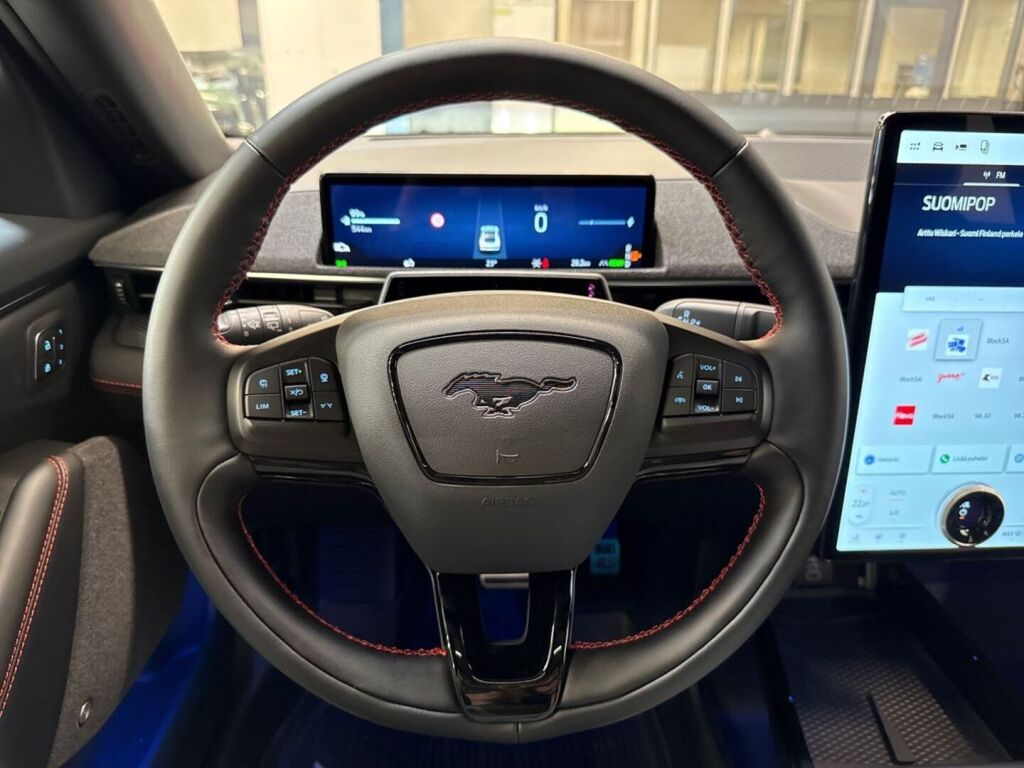 Ford Mustang Mach-E 2026 Punainen