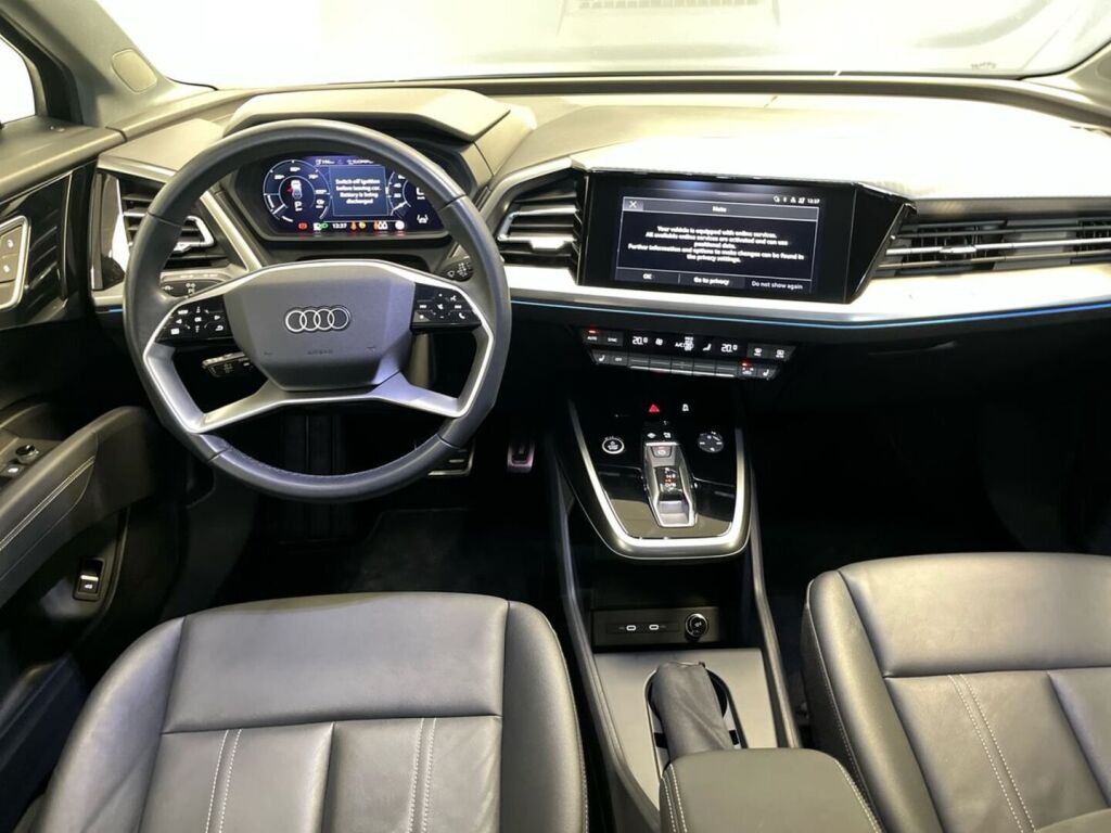 Audi Q4 e-tron 2021 Musta