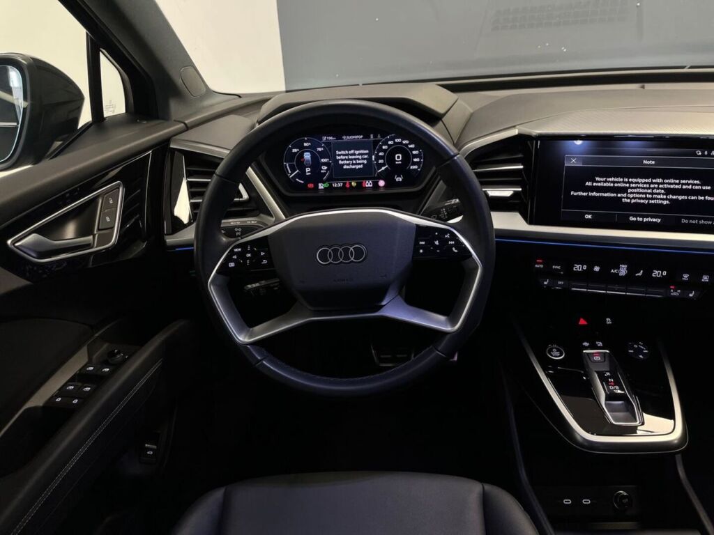 Audi Q4 e-tron 2021 Musta