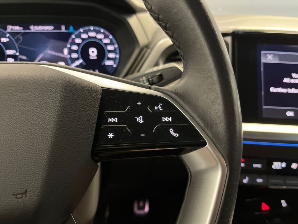 Audi Q4 e-tron 2021 Musta