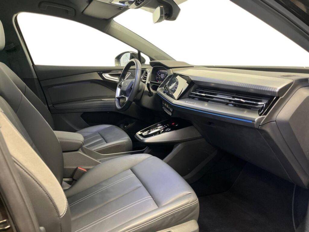 Audi Q4 e-tron 2021 Musta