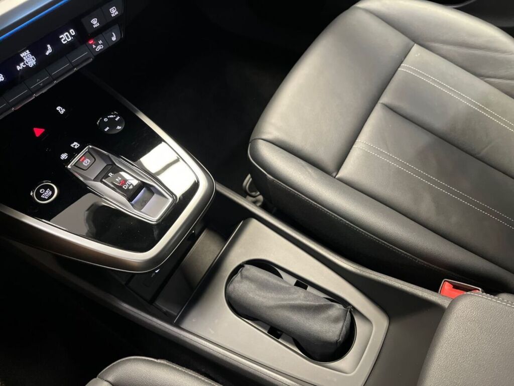 Audi Q4 e-tron 2021 Musta
