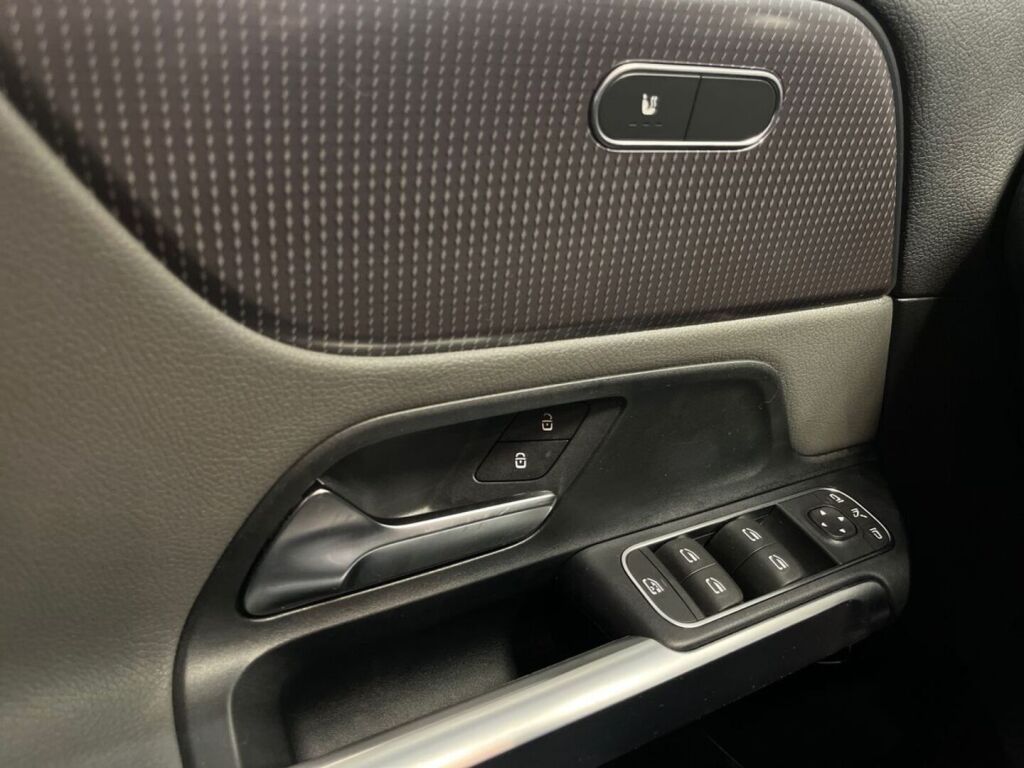 Mercedes-Benz EQB 2022 Sininen
