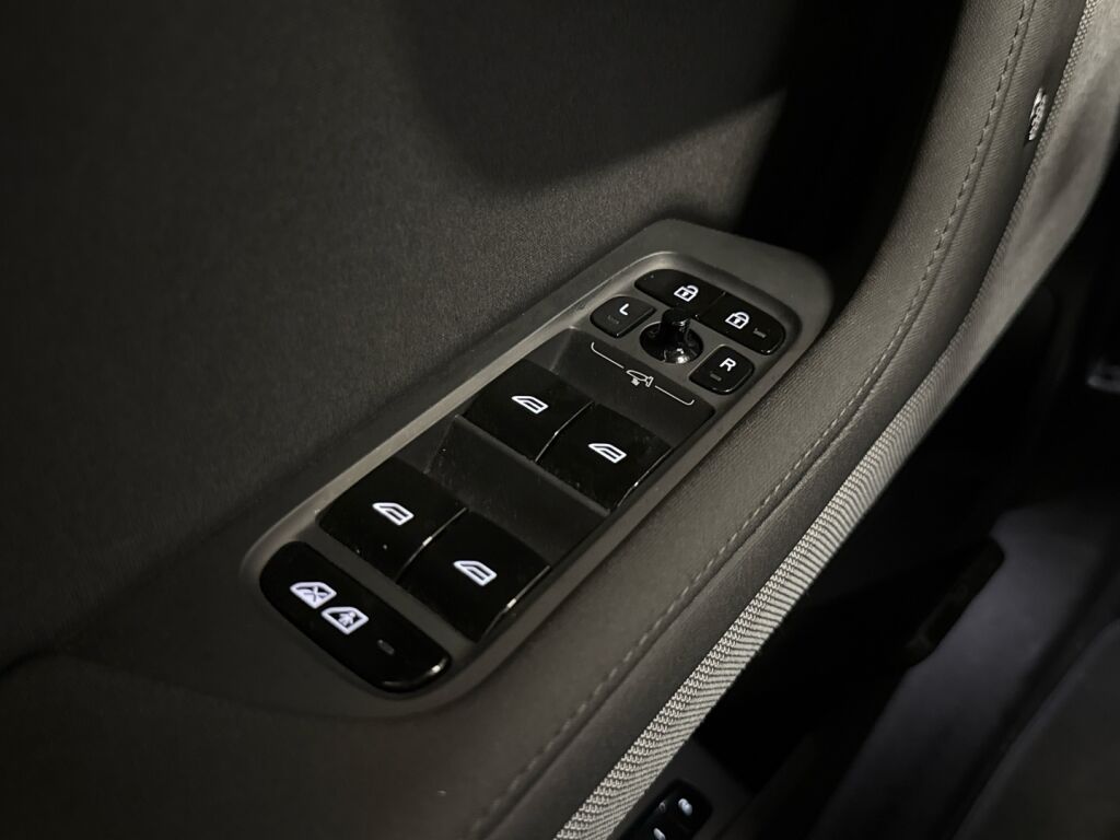 Polestar 2 2023 Valkoinen