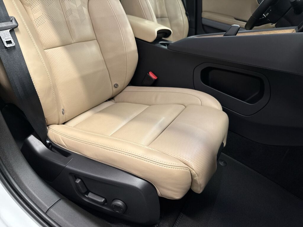 Polestar 2 2023 Snow