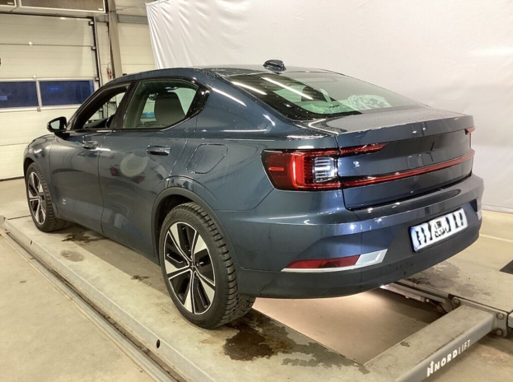 Polestar 2 2023 met.sininen