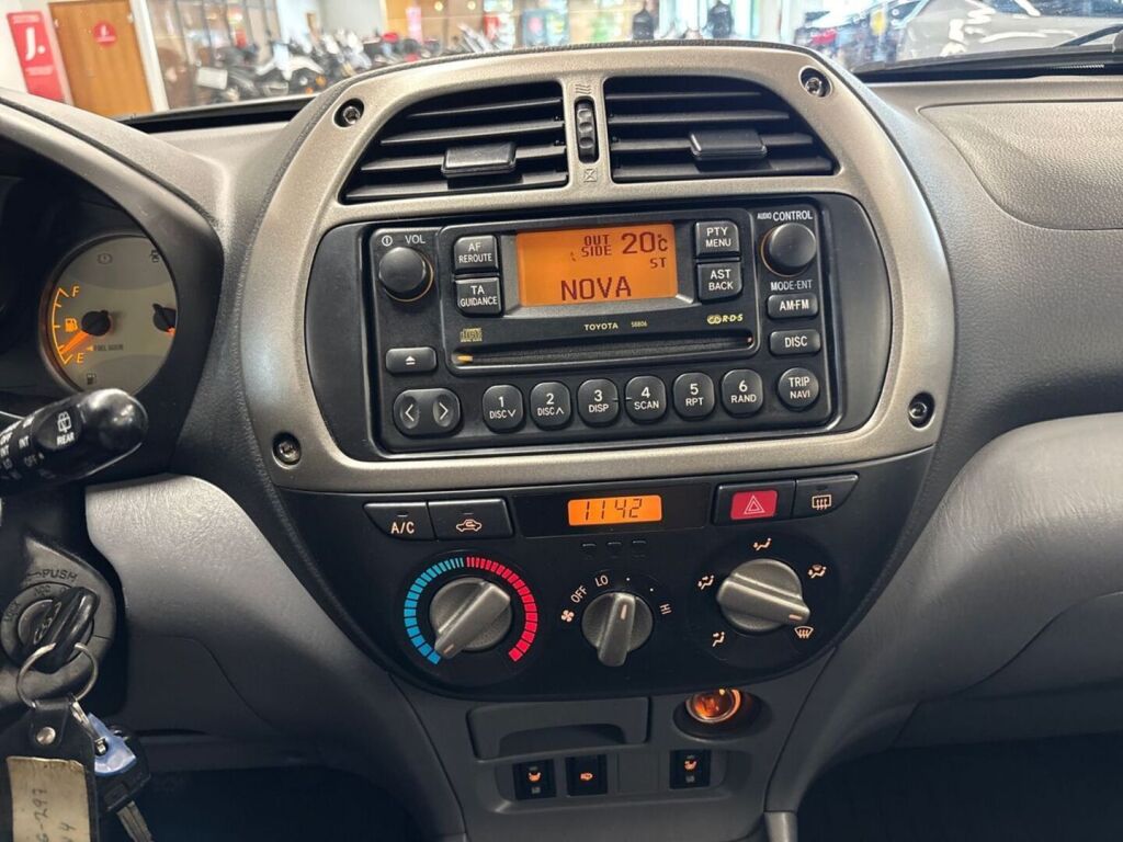 Toyota RAV4 2003 Musta