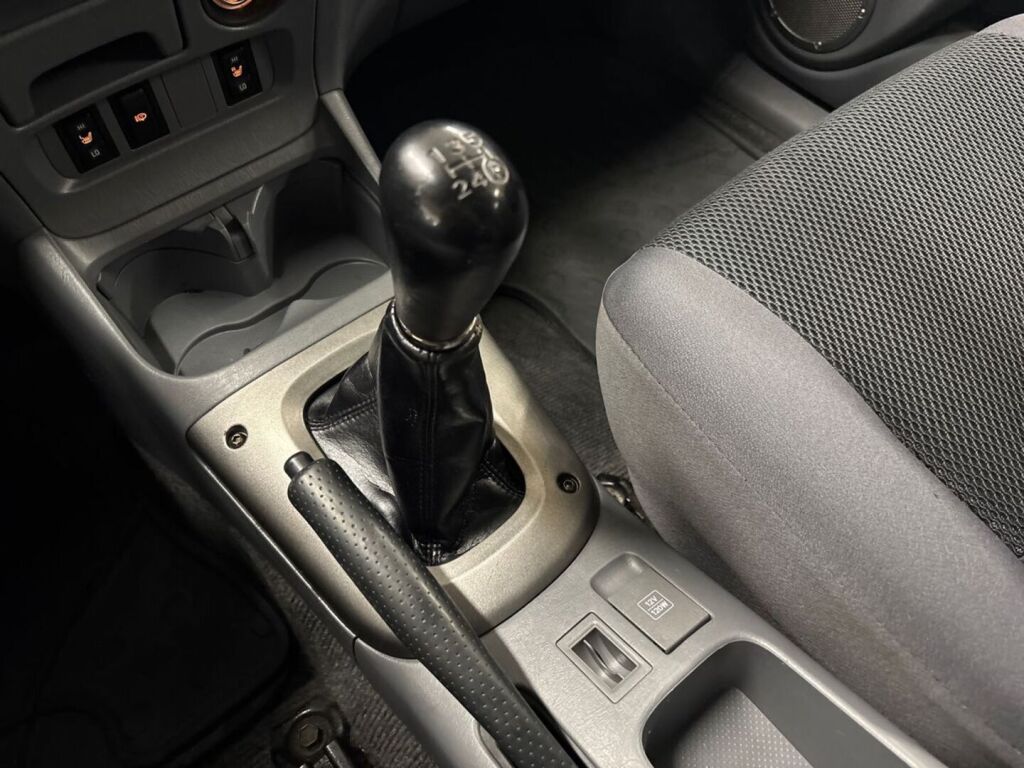 Toyota RAV4 2003 Musta
