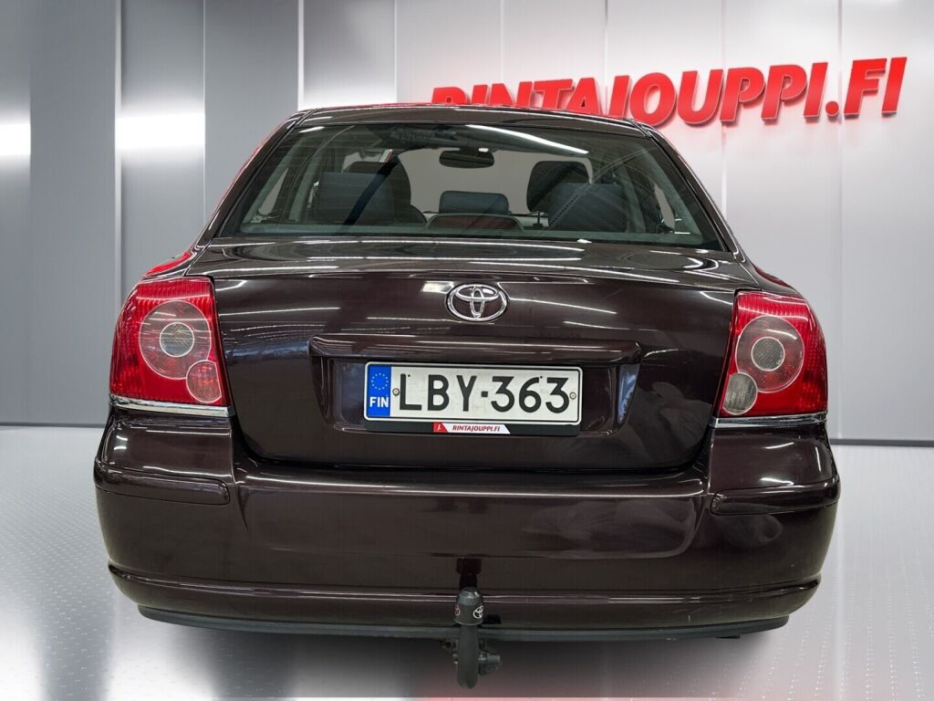Toyota Avensis 2007 Punainen