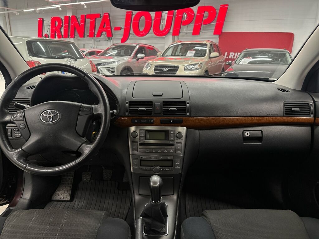 Toyota Avensis 2007 Punainen