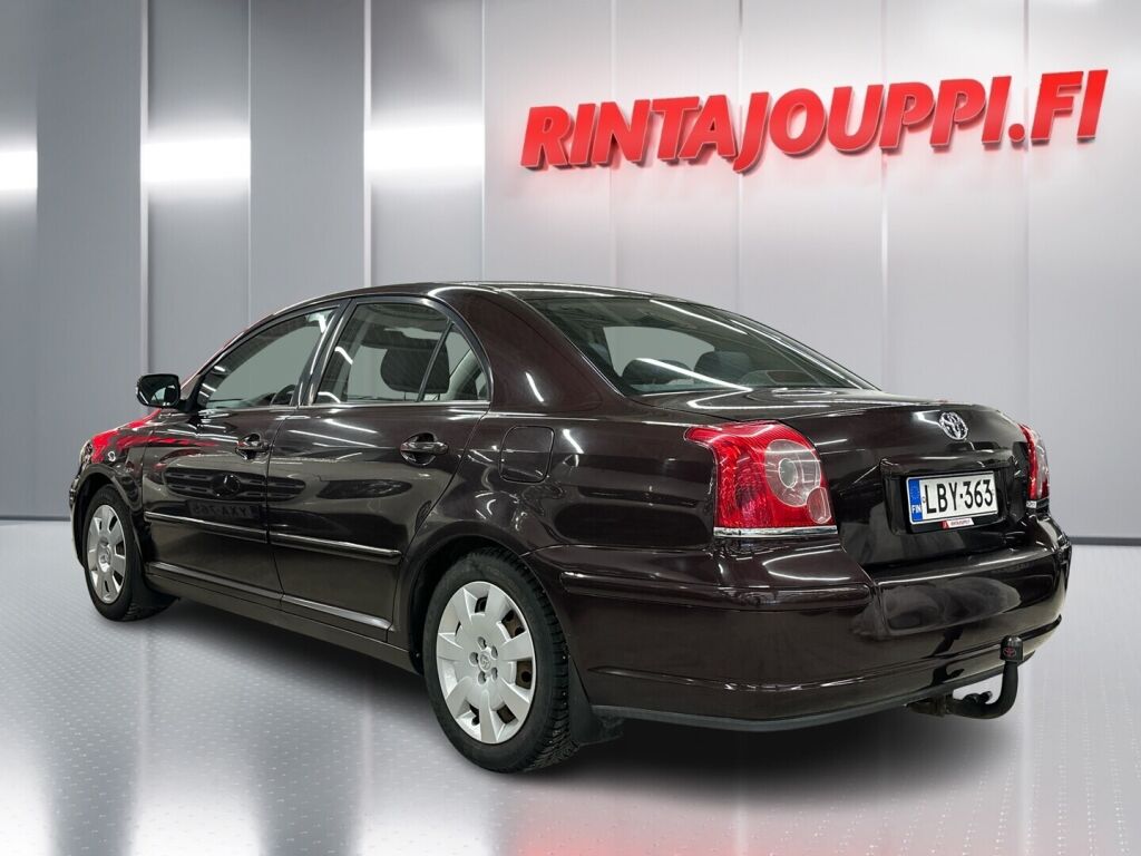 Toyota Avensis 2007 Punainen