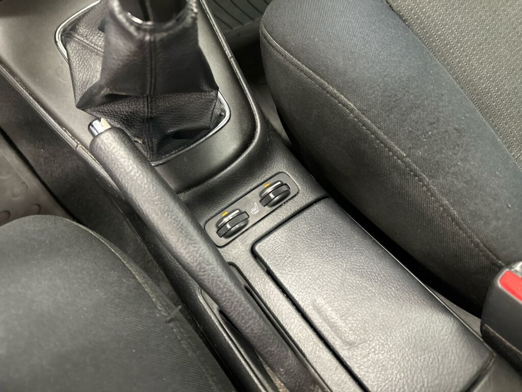 Toyota Avensis 2007 Punainen