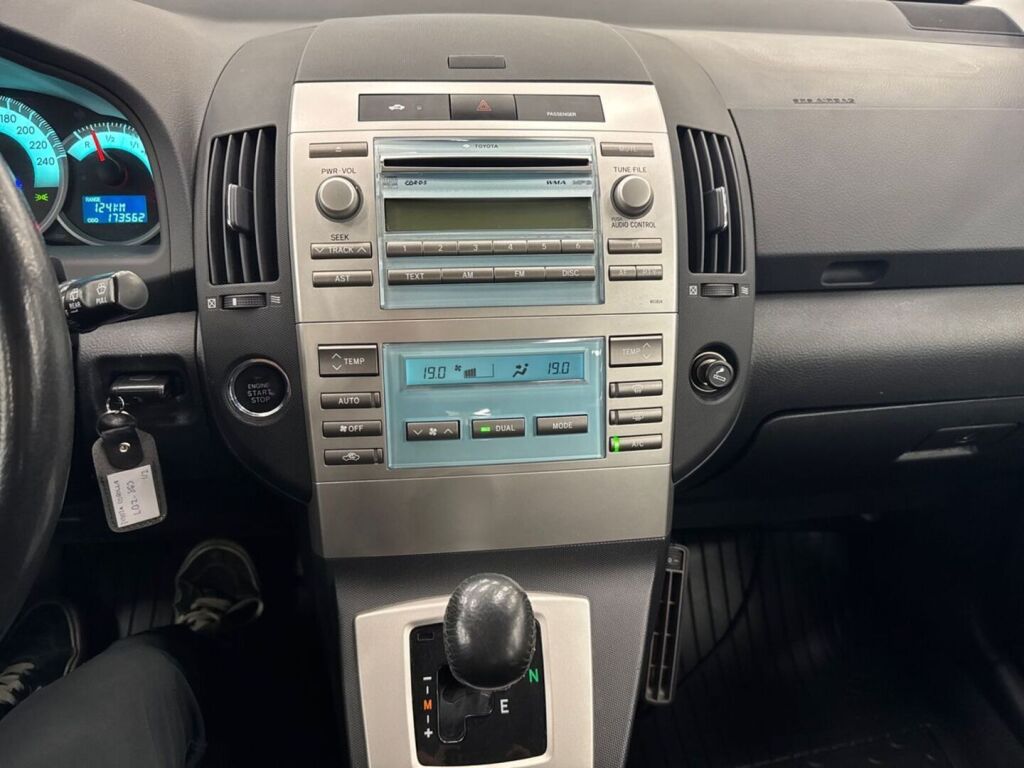 Toyota Corolla Verso 2007 Punainen