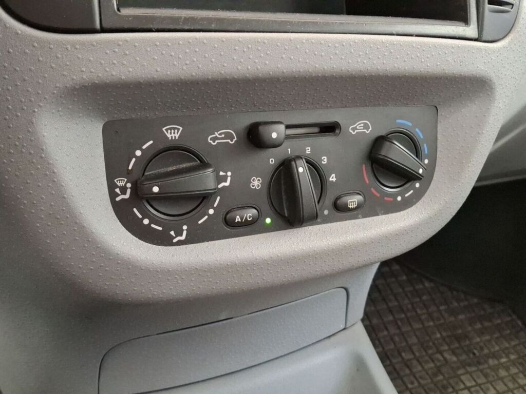 Citroen C3 2004 Musta