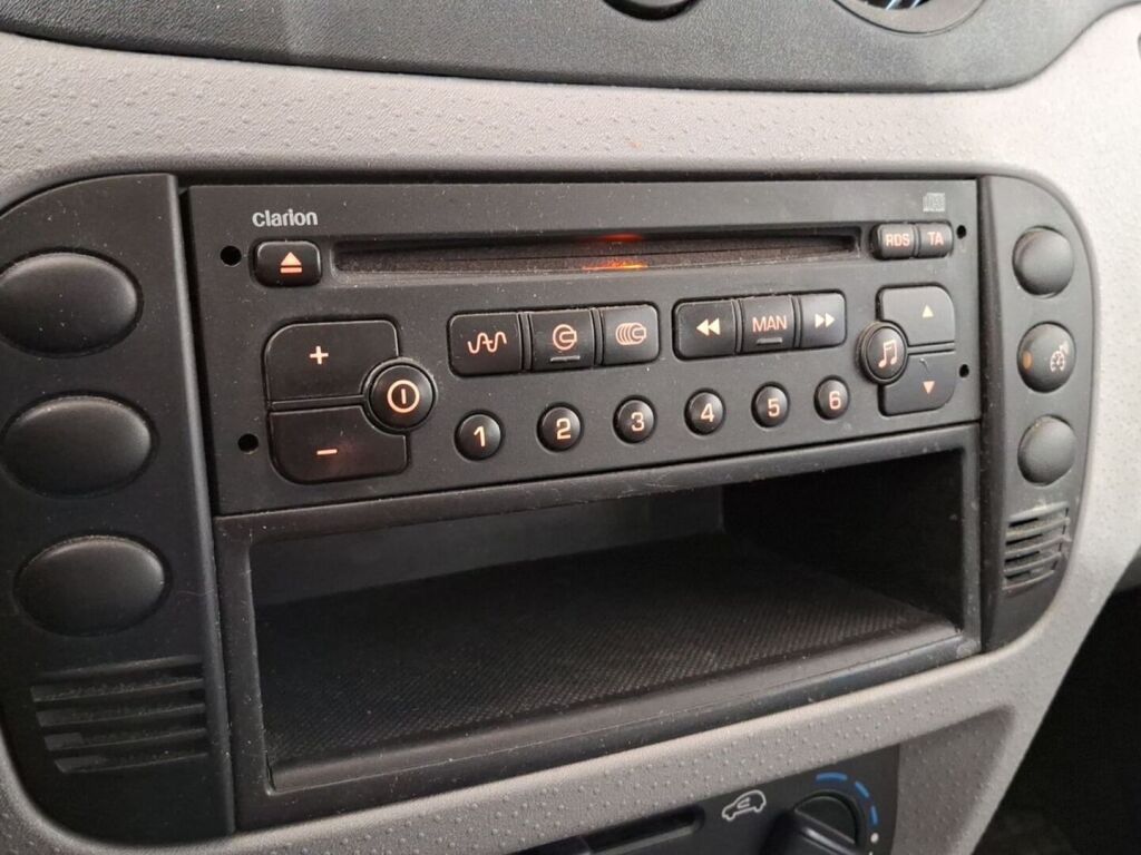 Citroen C3 2004 Musta