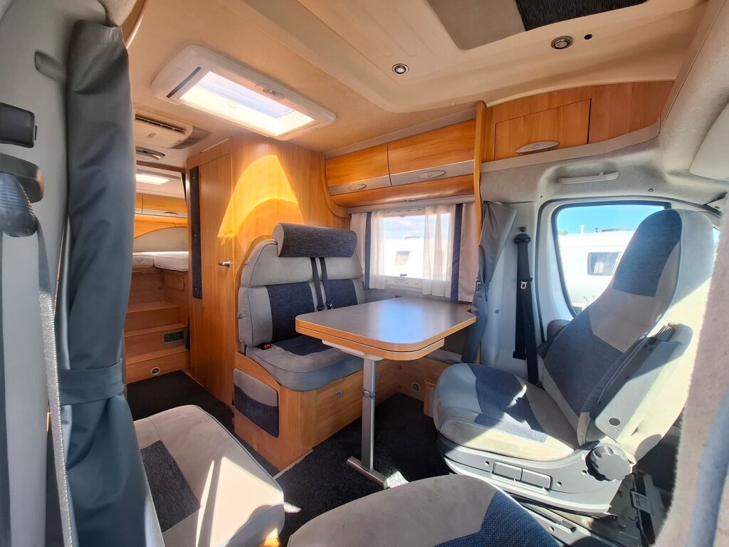 Adria Coral Plus 660 SL 2009 Valkoinen