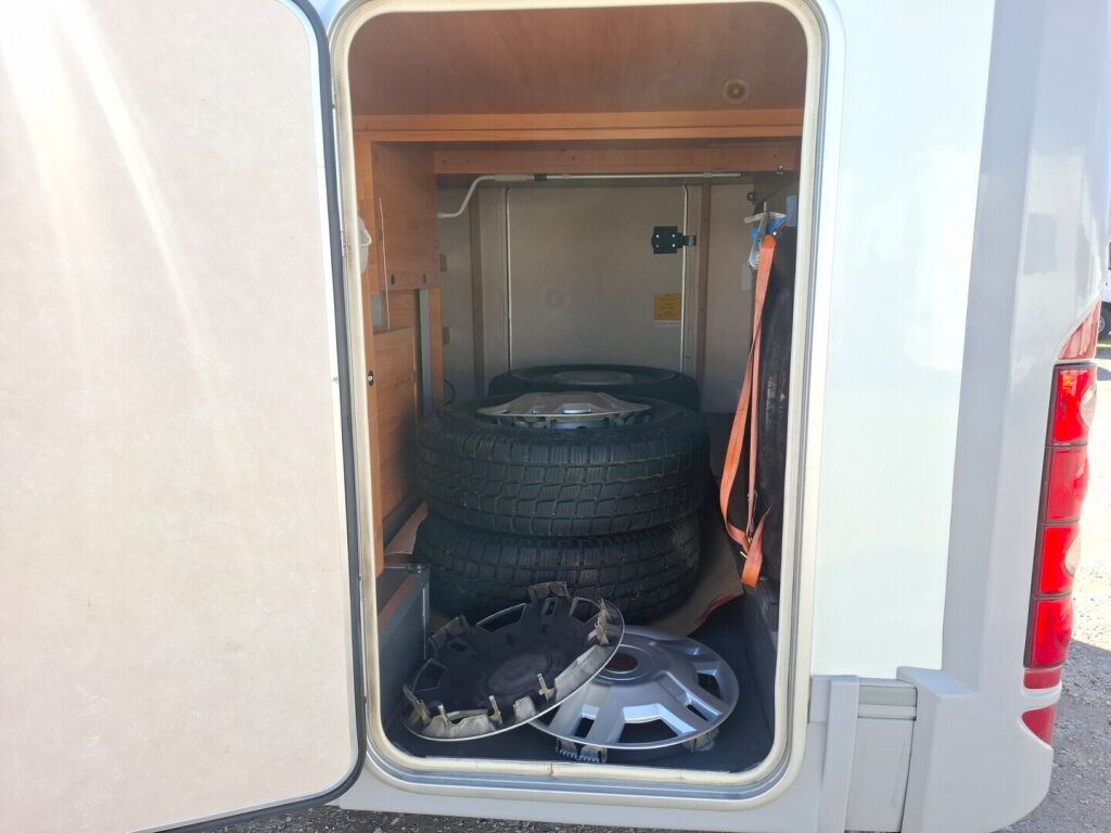 Adria Coral Plus 660 SL 2009 Valkoinen