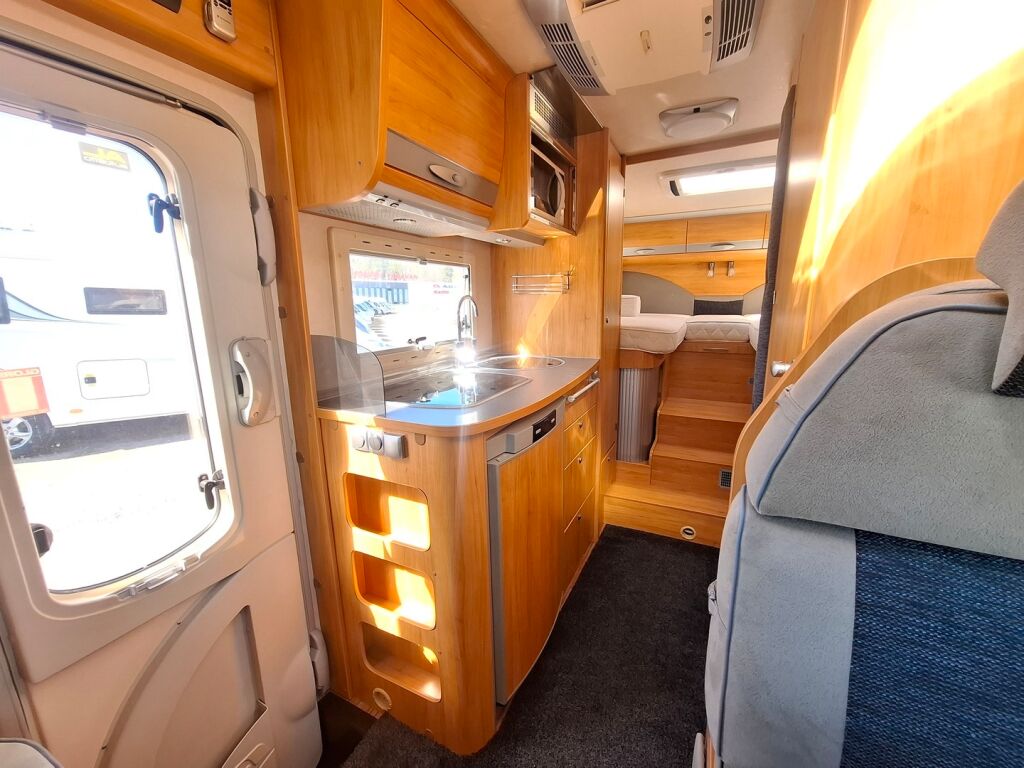 Adria Coral Plus 660 SL 2009 Valkoinen