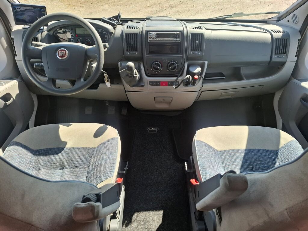 Adria Coral Plus 660 SL 2009 Valkoinen