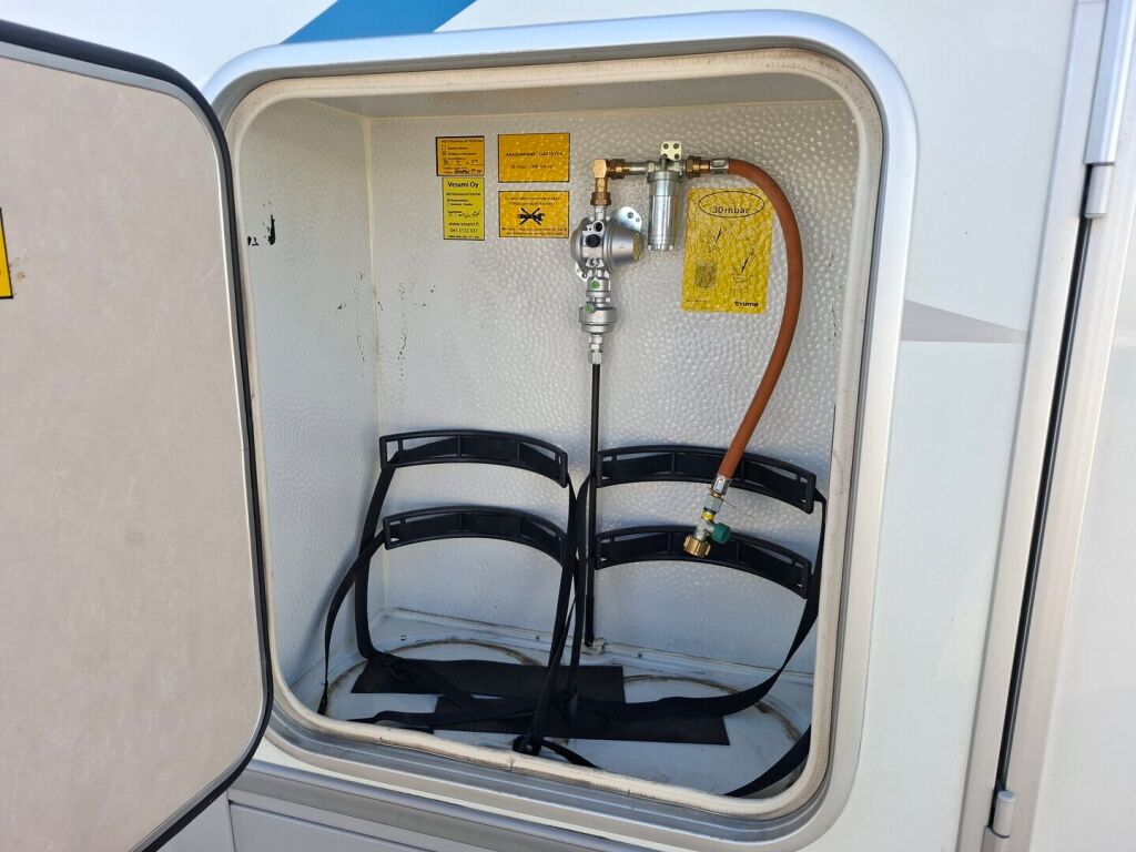 Adria Coral Plus 660 SL 2009 Valkoinen