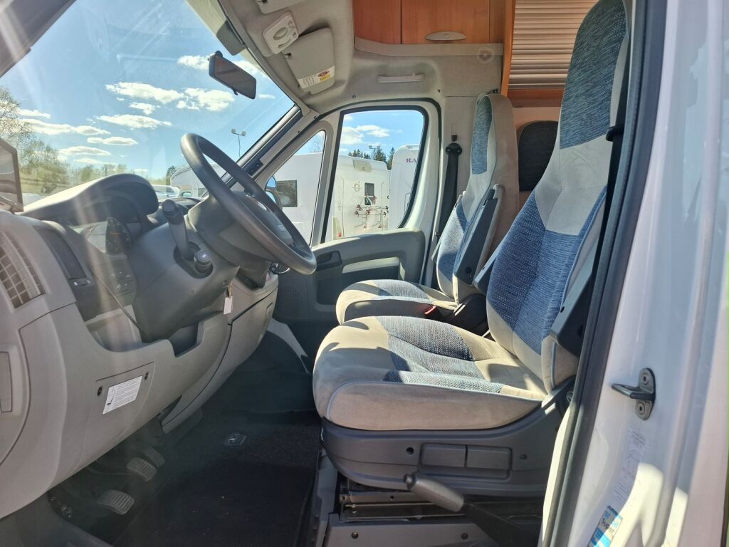 Adria Coral Plus 660 SL 2009 Valkoinen