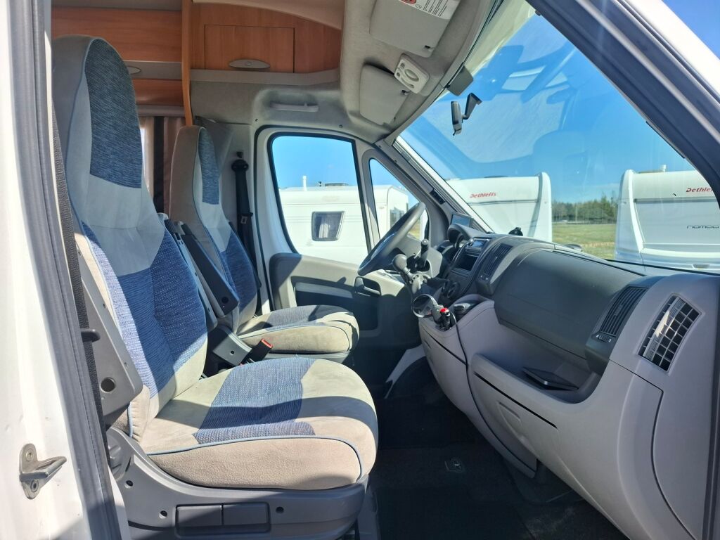 Adria Coral Plus 660 SL 2009 Valkoinen