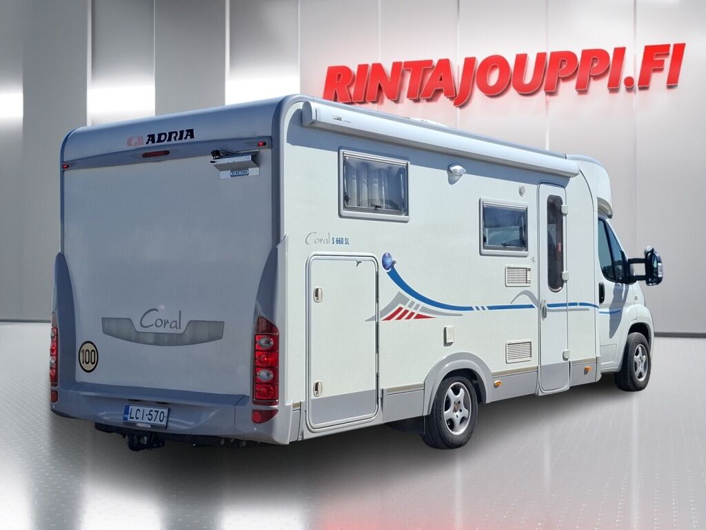 Adria Coral Plus 660 SL 2009 Valkoinen