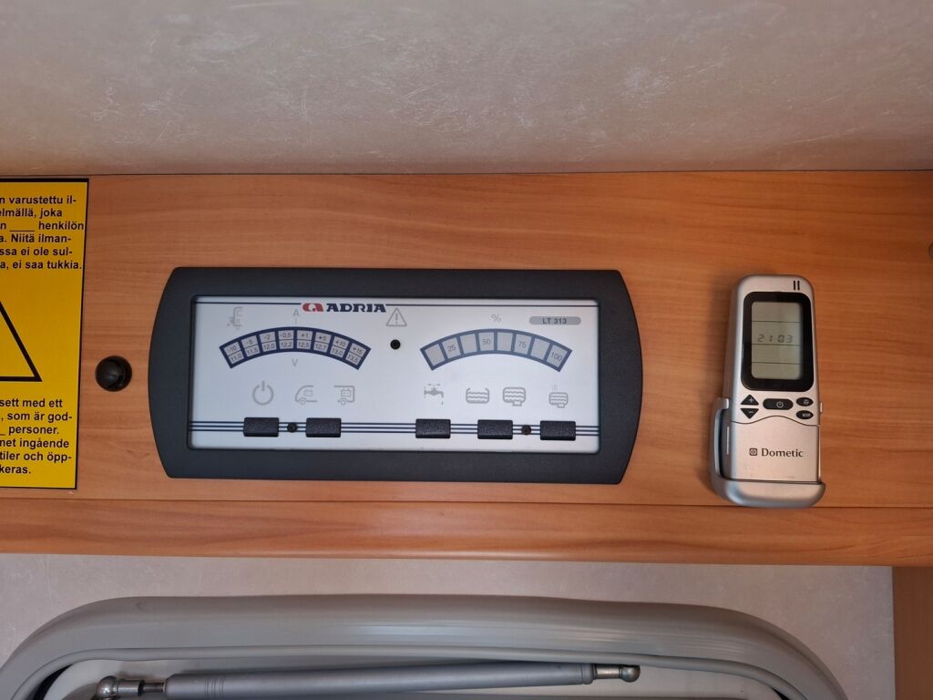 Adria Coral Plus 660 SL 2009 Valkoinen