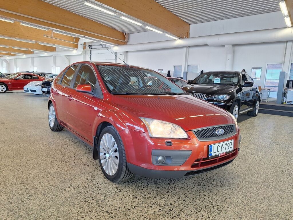 Ford Focus 2006 Punainen