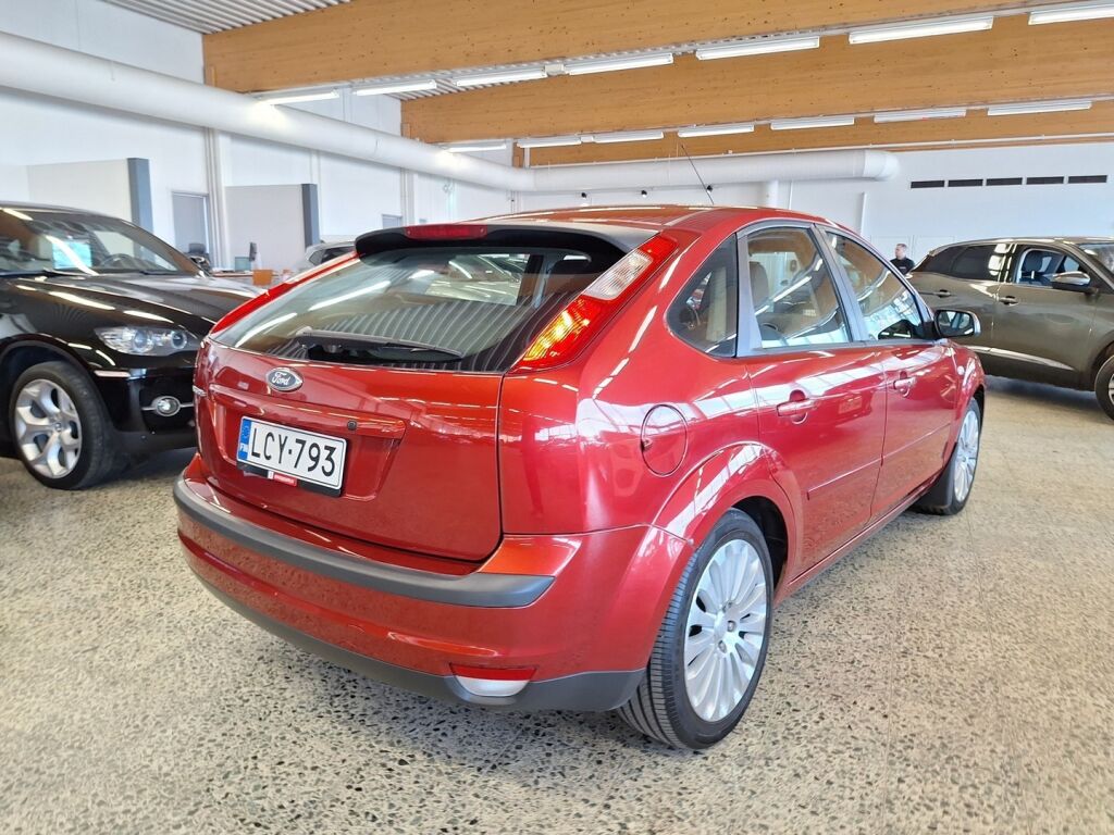 Ford Focus 2006 Punainen