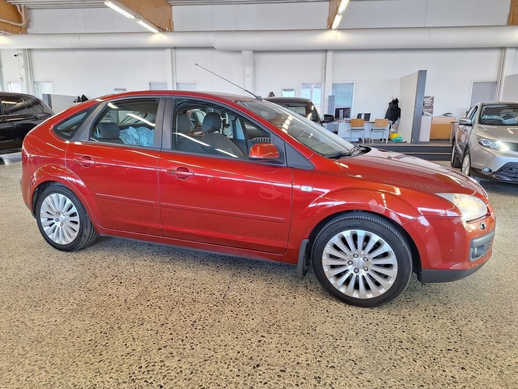 Ford Focus 2006 Punainen