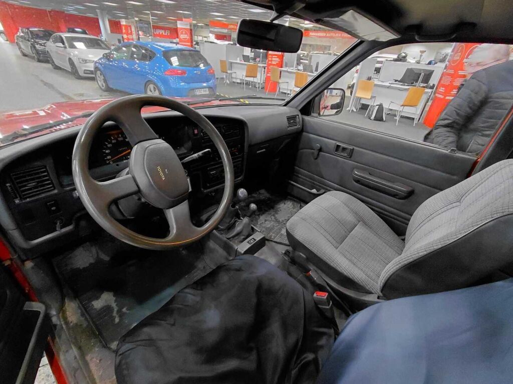 Toyota Hilux 1991 Punainen