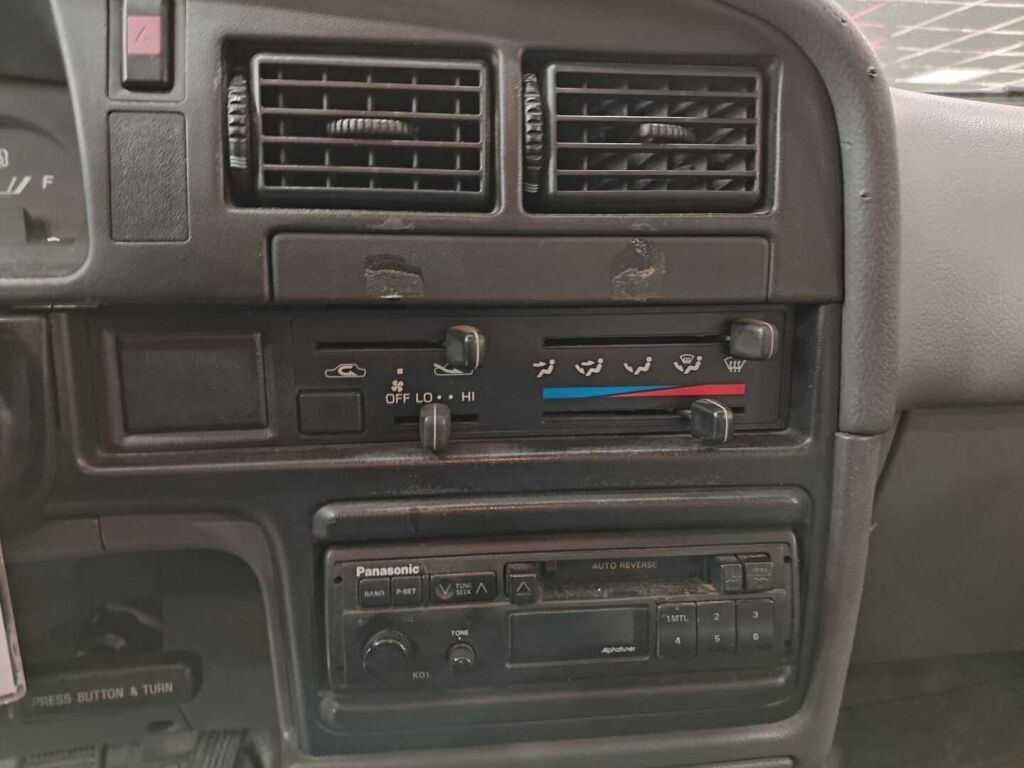 Toyota Hilux 1991 Punainen