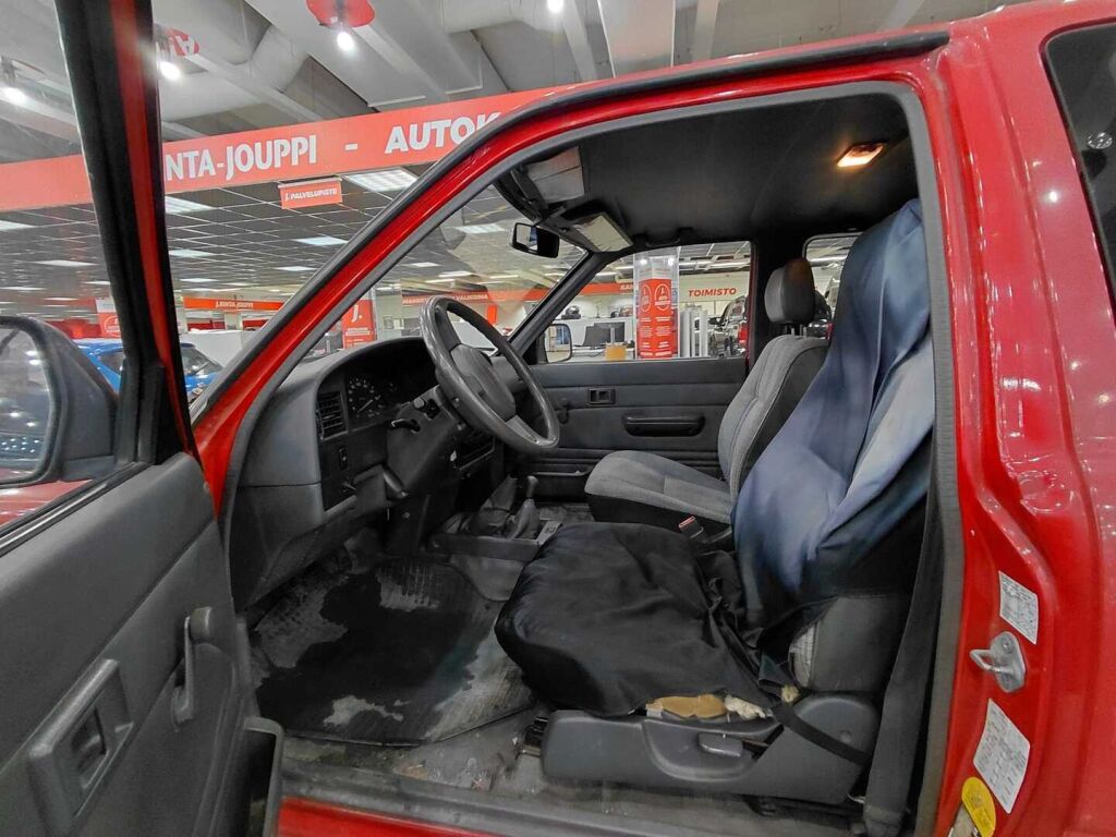 Toyota Hilux 1991 Punainen