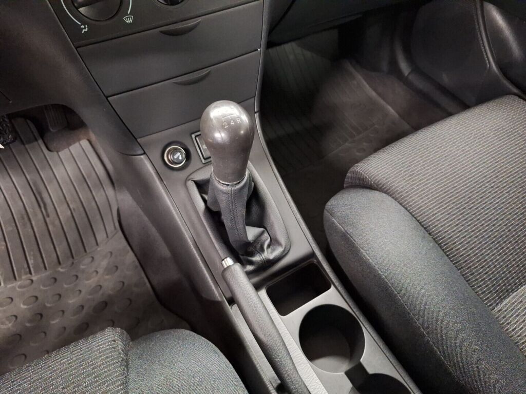 Toyota Corolla 2006 Punainen