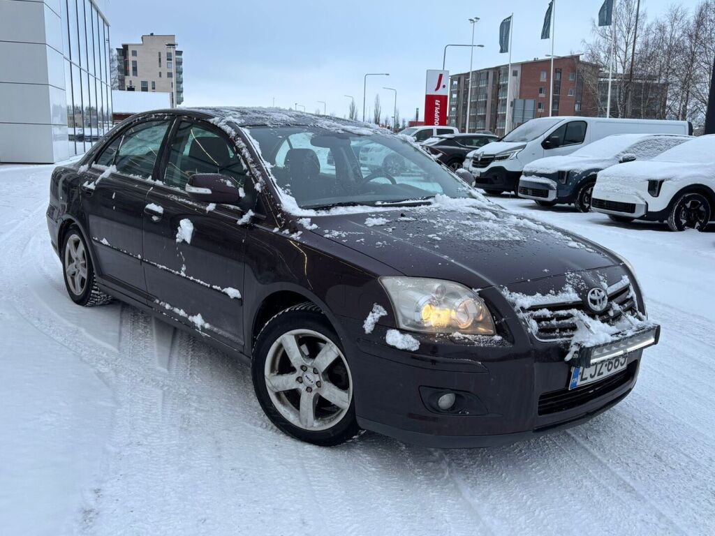 Toyota Avensis 2008 Punainen
