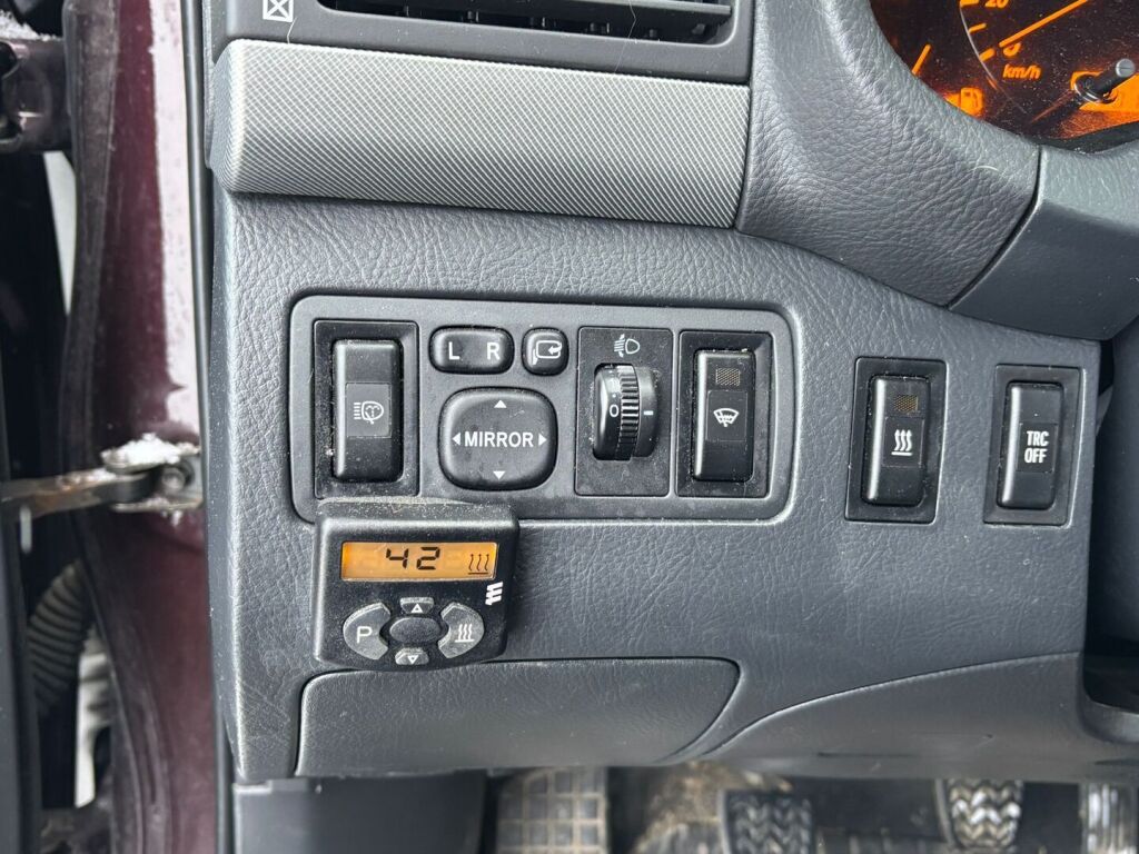 Toyota Avensis 2008 Punainen