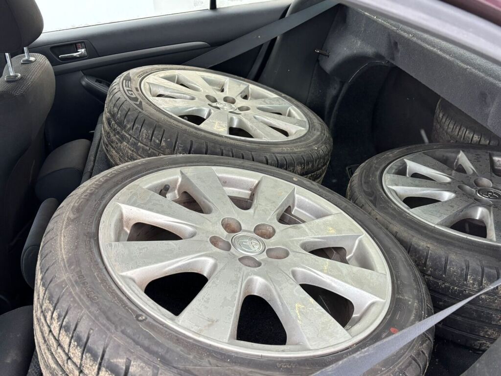 Toyota Avensis 2008 Punainen