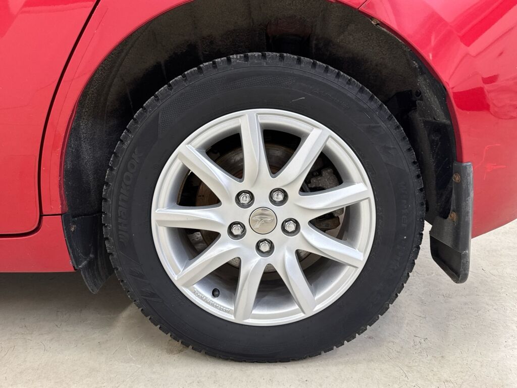 Toyota Verso 2010 Punainen