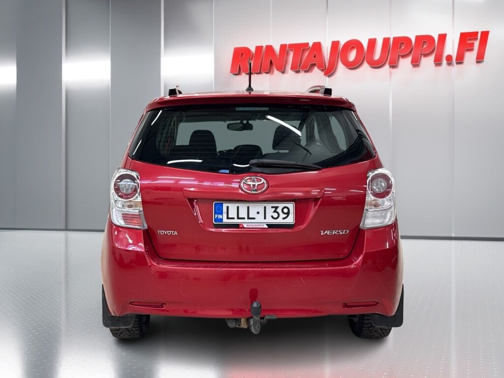 Toyota Verso 2010 Punainen