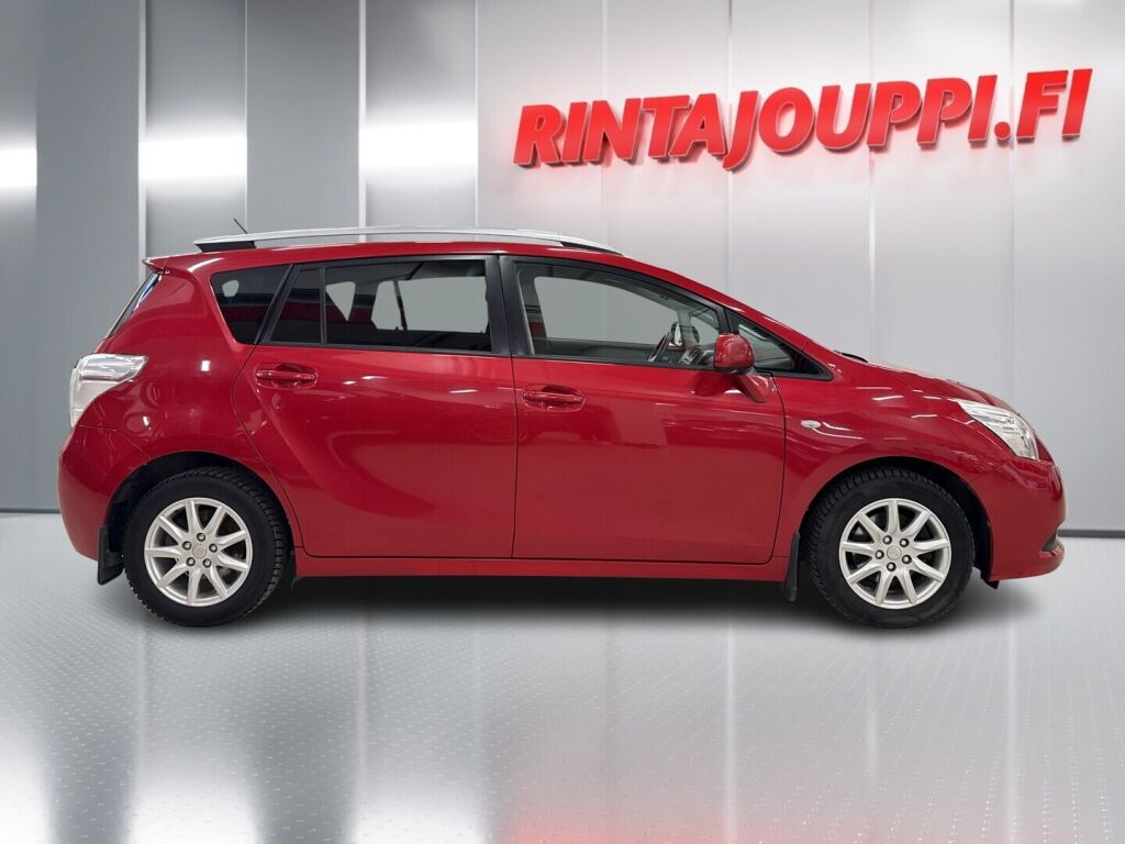 Toyota Verso 2010 Punainen
