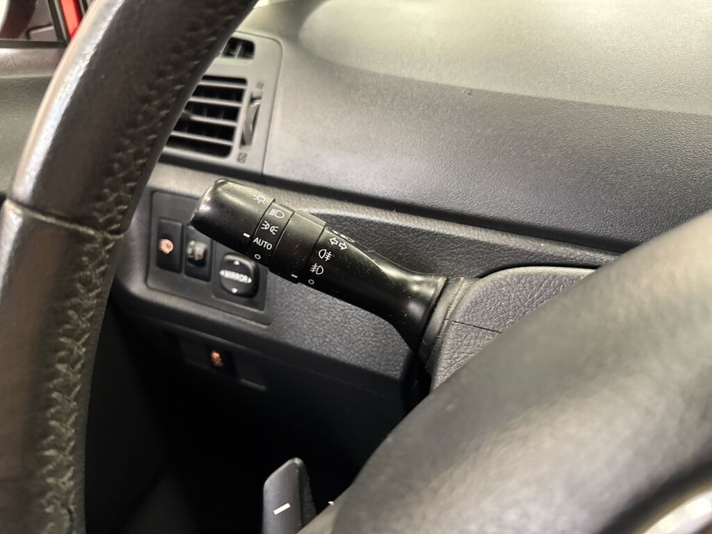 Toyota Verso 2010 Punainen