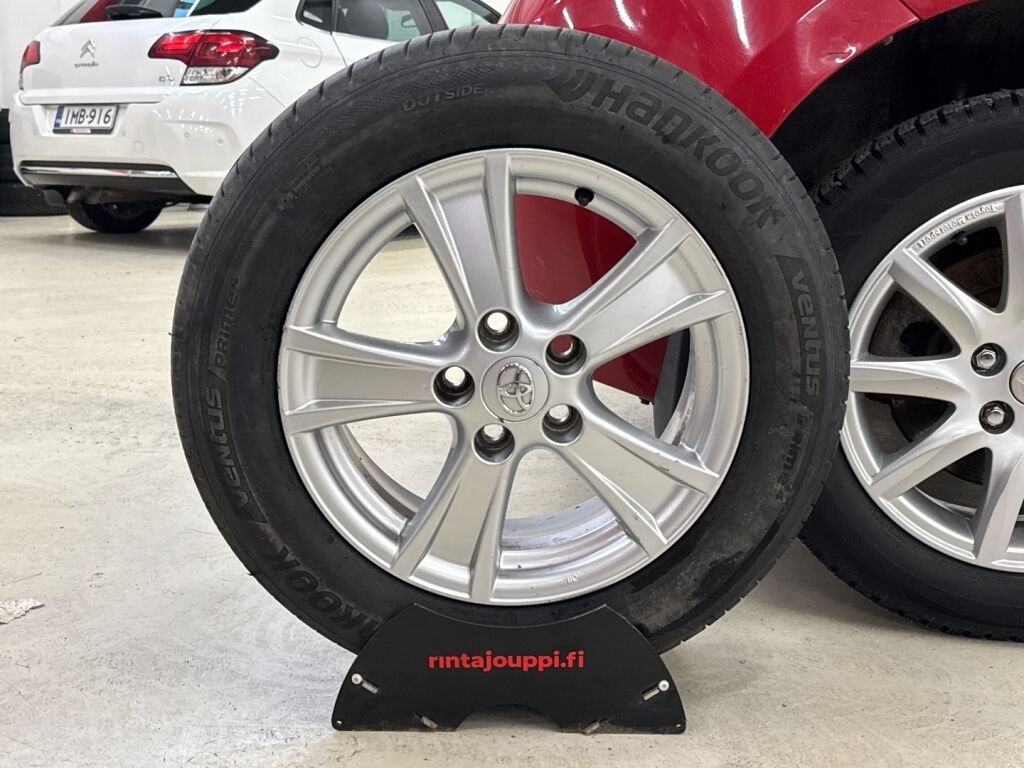 Toyota Verso 2010 Punainen